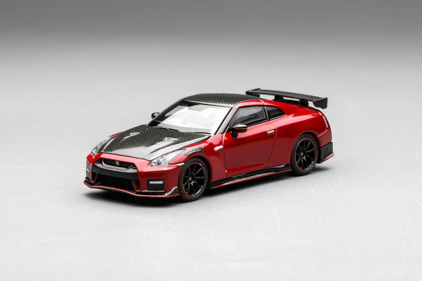 Motorhelix 1:64 Nissan GT-R R35 Special Edition 2022 NISMO Vibrant Red Openable Front Hood Detailed Engine Official Licensed (Premium Box Packaging)