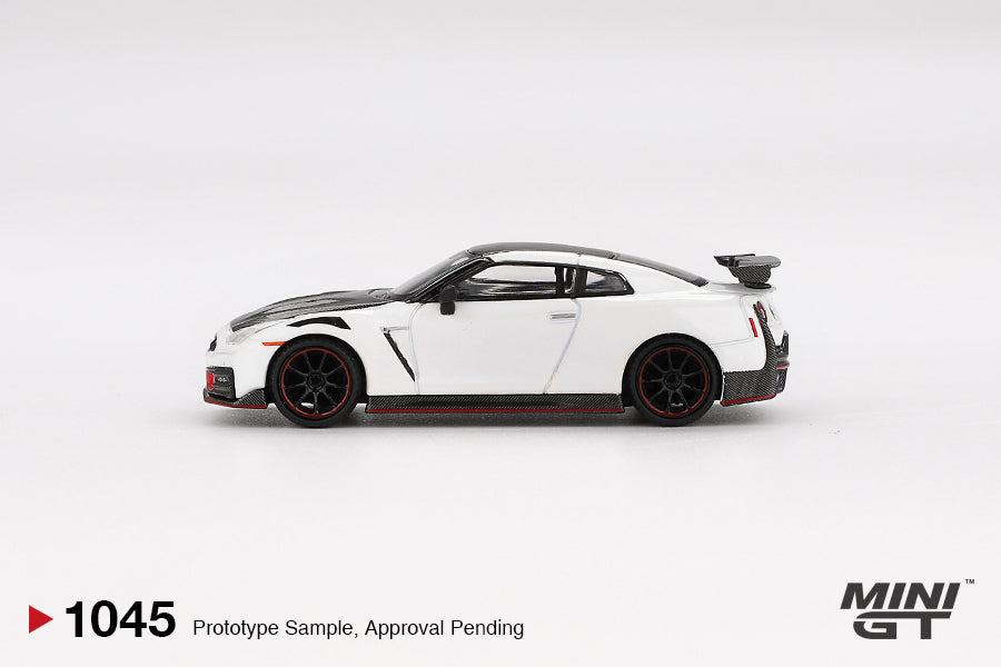 Mini GT 1:64 Nissan GT-R Nismo 2024 Brilliant White Pearl (MGT01045-CH)
