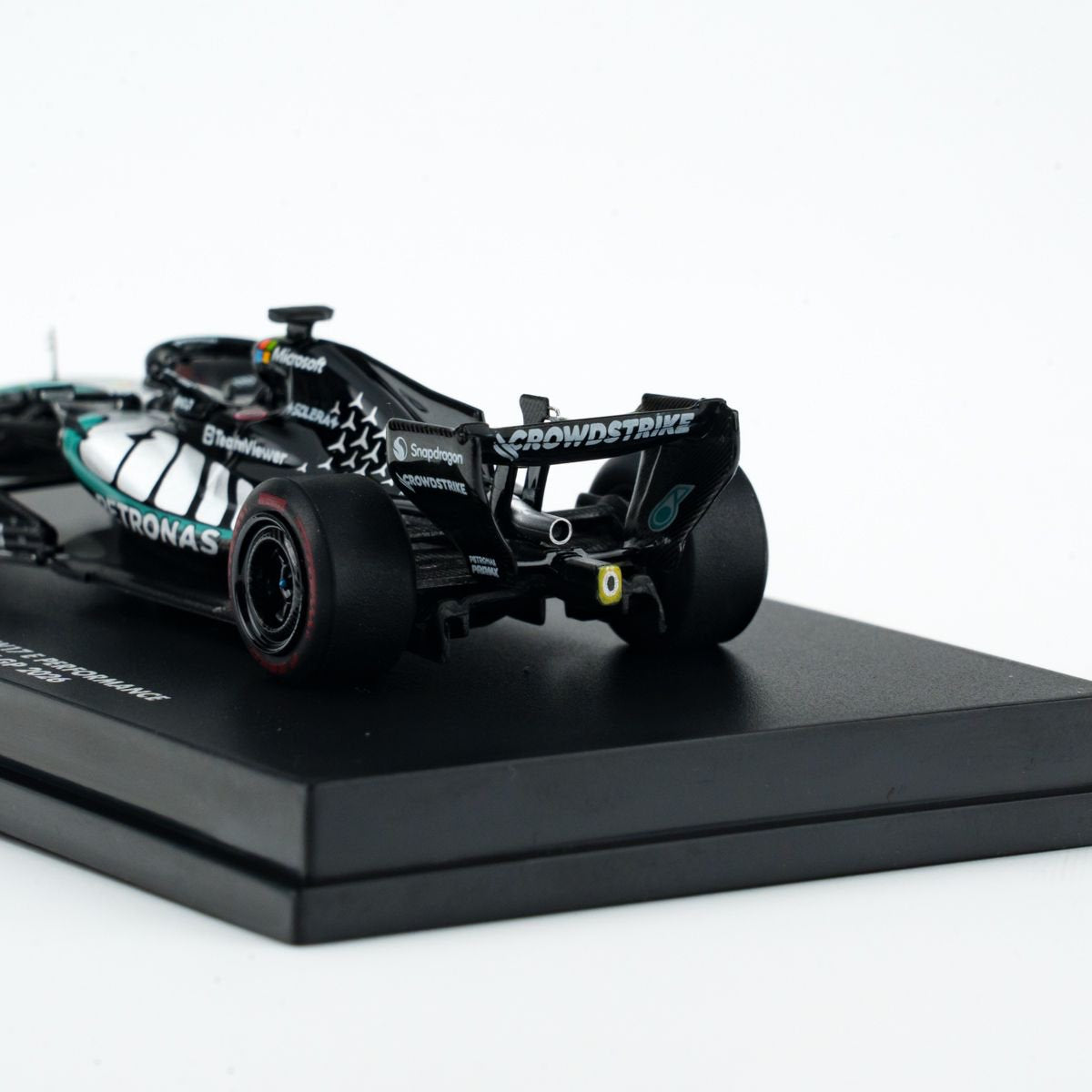 MINICHAMPS 1:64 MERCEDES-AMG PETRONAS FORMULA ONE TEAM W17 - GEORGE RUSSELL - WINNER SPRINT CHINA GP 2026 With FIGURINE AND POSITION BOARD