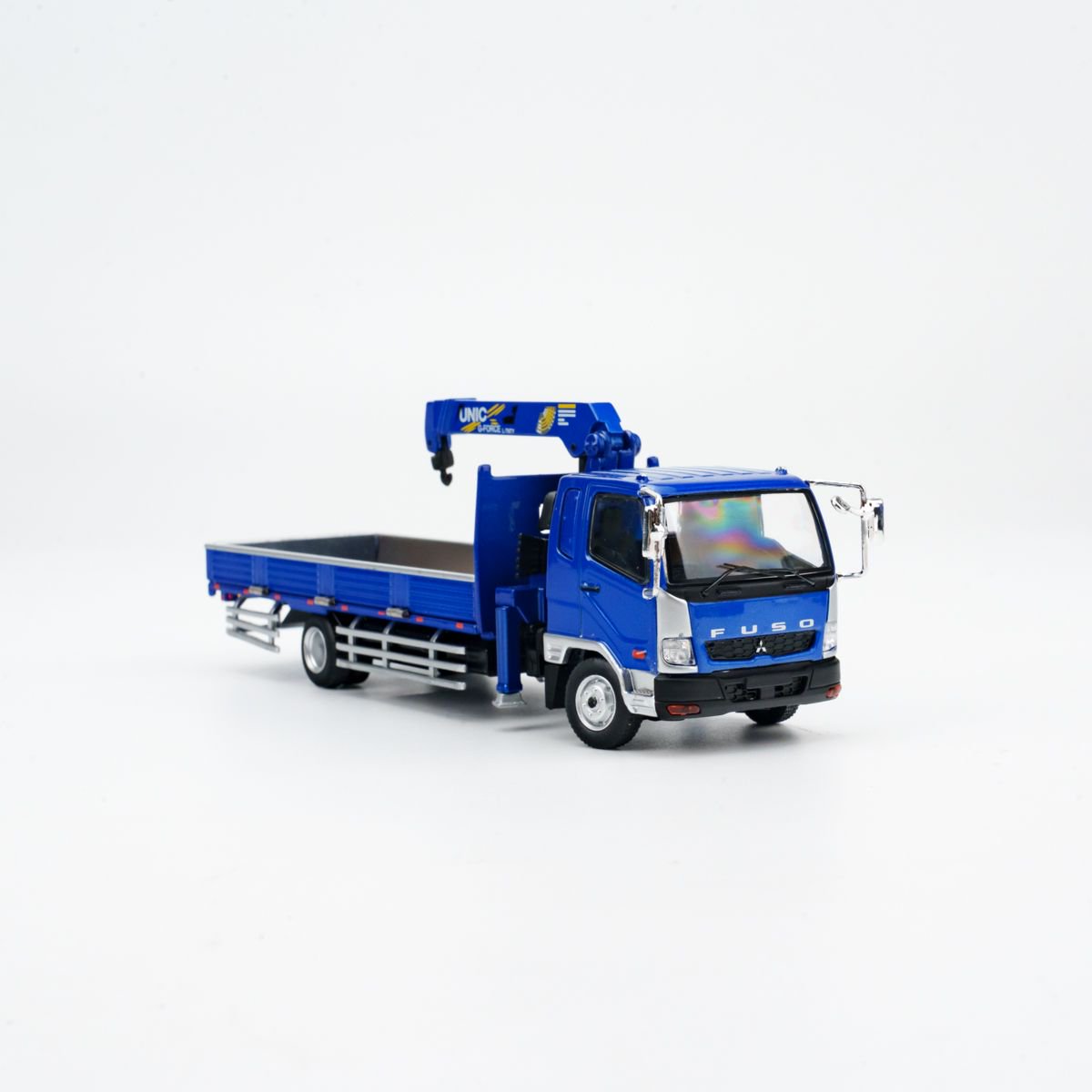 GCD 1:64 Mitsubishi Fuso Fighter Boom Lifter Crane Truck Official Licensed Blue with 2 Bunches of PVC Pipes + 1 Metallic Sun Shade