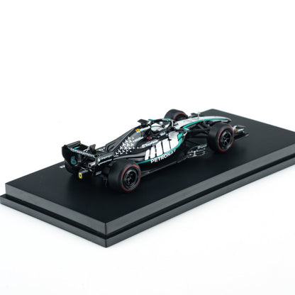 MINICHAMPS 1:64 MERCEDES-AMG PETRONAS FORMULA ONE TEAM W17 - GEORGE RUSSELL - WINNER SPRINT CHINA GP 2026 With FIGURINE AND POSITION BOARD
