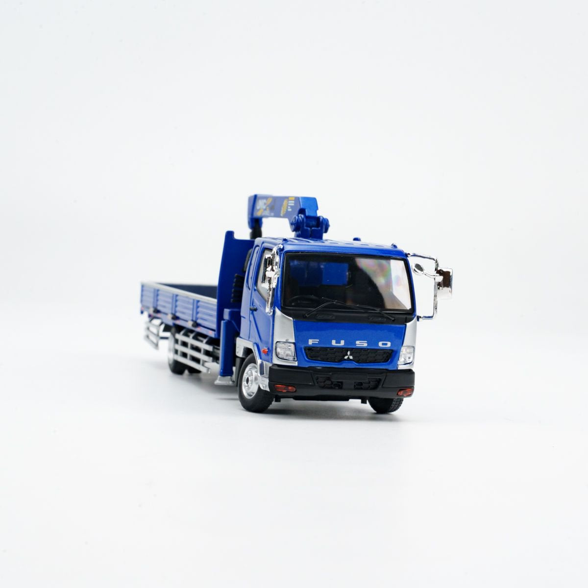 GCD 1:64 Mitsubishi Fuso Fighter Boom Lifter Crane Truck Official Licensed Blue with 2 Bunches of PVC Pipes + 1 Metallic Sun Shade