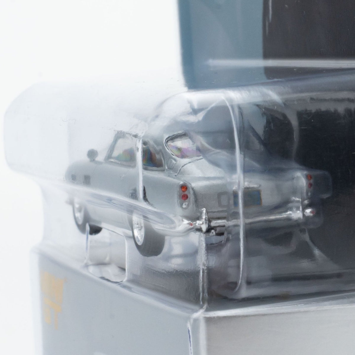 Mini GT 1:64 Aston Martin DB5 “Casino Royale” in Blister Packaging Japanese Version (MGT00909-007J)