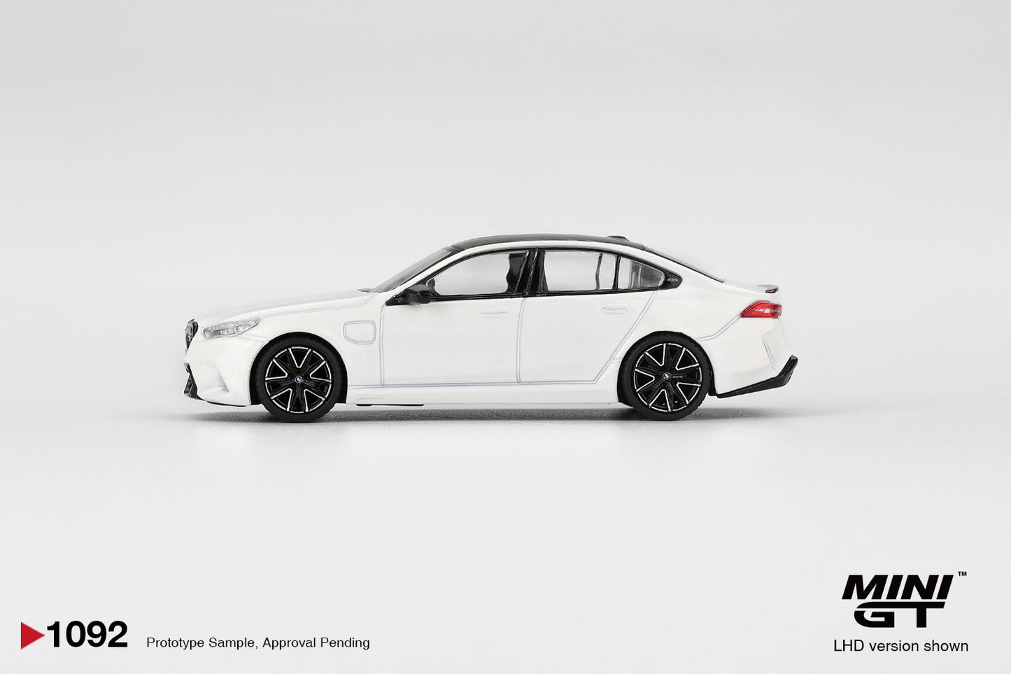 Mini GT 1:64 BMW M5 Alpine White (MGT01092-CH)