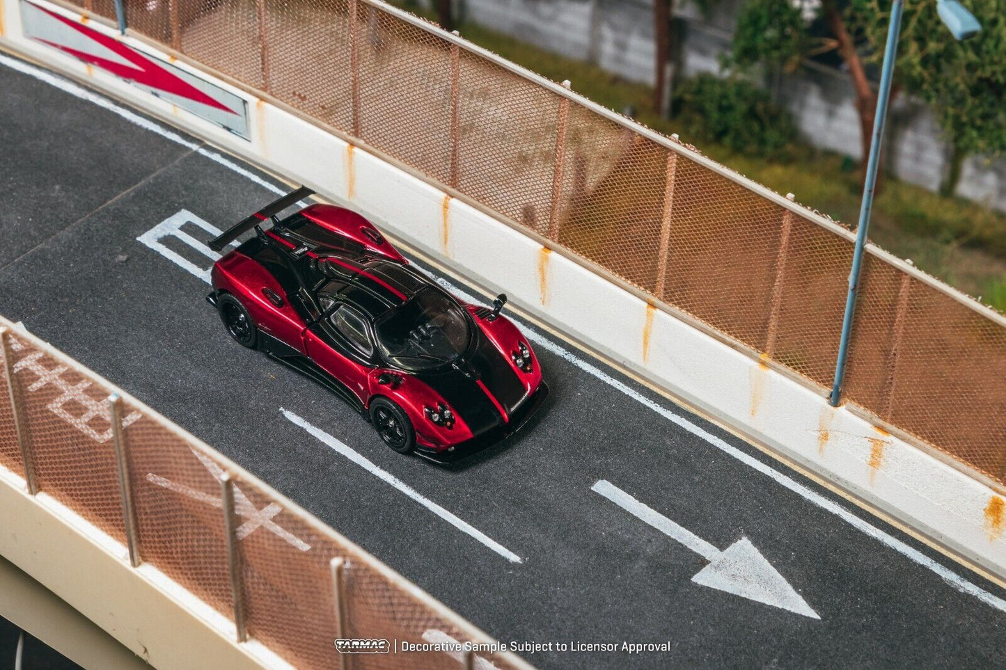 Tarmac Works 1/64 Pagani Zonda Cinque Rosso Dubai - GLOBAL64