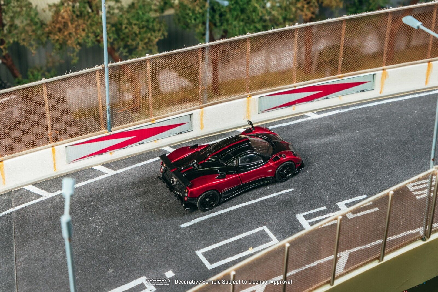 Tarmac Works 1/64 Pagani Zonda Cinque Rosso Dubai - GLOBAL64