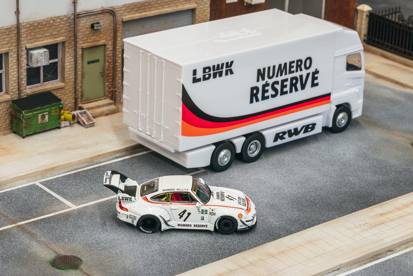 Tarmac Works 1/64 Porsche RWB 993 LBWK w/ Plastic Truck Packaging -Singapore Special Edition- HOBBY64