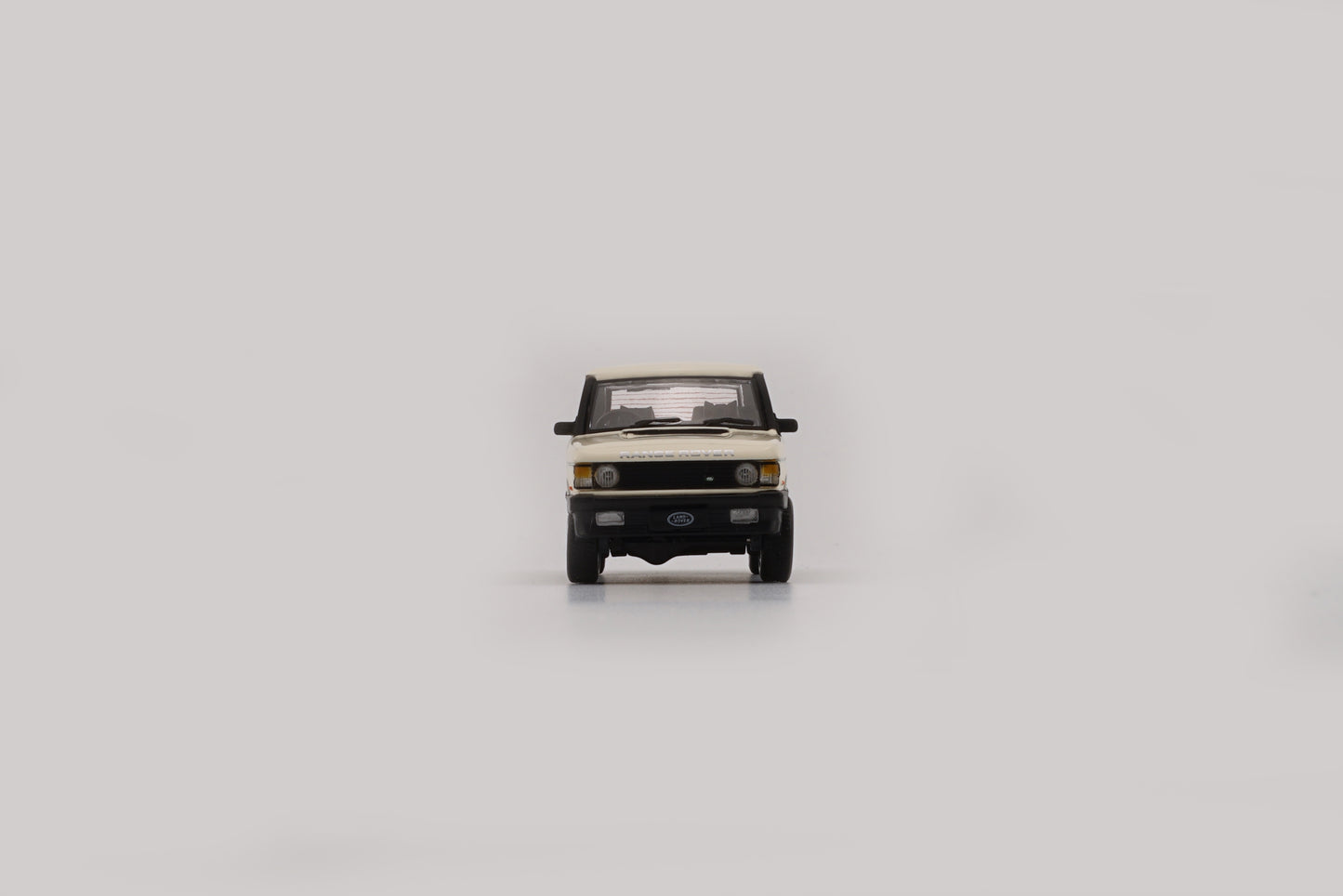 BM Creations 1/64 Land Rover 1992 Range Rover Classic LSE w/ Extra Wheels-White (RHD)