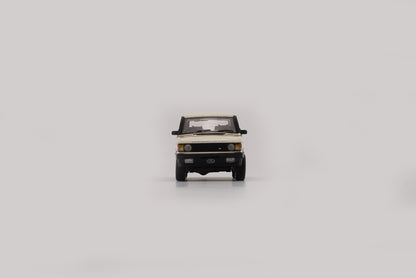 BM Creations 1/64 Land Rover 1992 Range Rover Classic LSE w/ Extra Wheels-White (RHD)