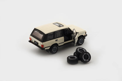 BM Creations 1/64 Land Rover 1992 Range Rover Classic LSE w/ Extra Wheels-White (RHD)