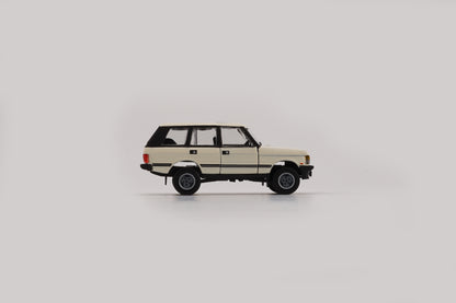 BM Creations 1/64 Land Rover 1992 Range Rover Classic LSE w/ Extra Wheels-White (RHD)