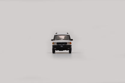 BM Creations 1/64 Land Rover 1998 Discovery 1 with 4 Additional Wheels- White (RHD)