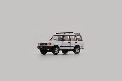 BM Creations 1/64 Land Rover 1998 Discovery 1 with 4 Additional Wheels- White (RHD)