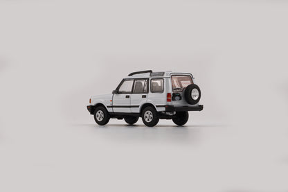 BM Creations 1/64 Land Rover 1998 Discovery 1 with 4 Additional Wheels- White (RHD)