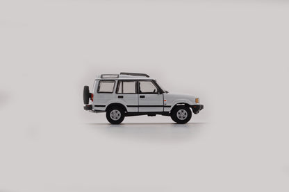 BM Creations 1/64 Land Rover 1998 Discovery 1 with 4 Additional Wheels- White (RHD)