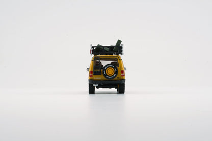 BM Creations 1/64 Land Rover 1998 Discovery 1 - Camel with Accessory (RHD)