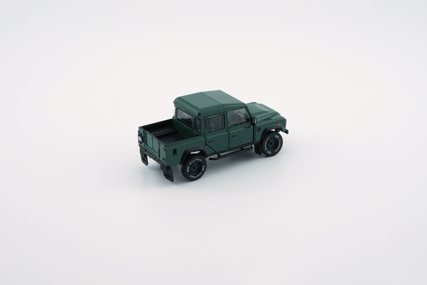 BM Creations 1/64 Land Rover 2016 Defender 110 Pick Up- Green (RHD)