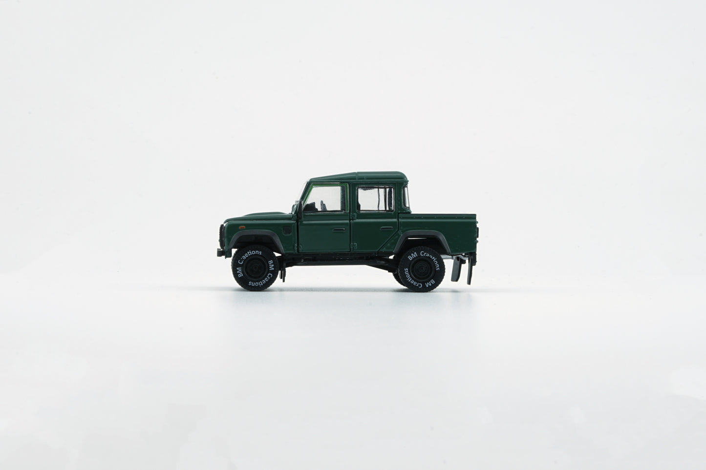 BM Creations 1/64 Land Rover 2016 Defender 110 Pick Up- Green (RHD)