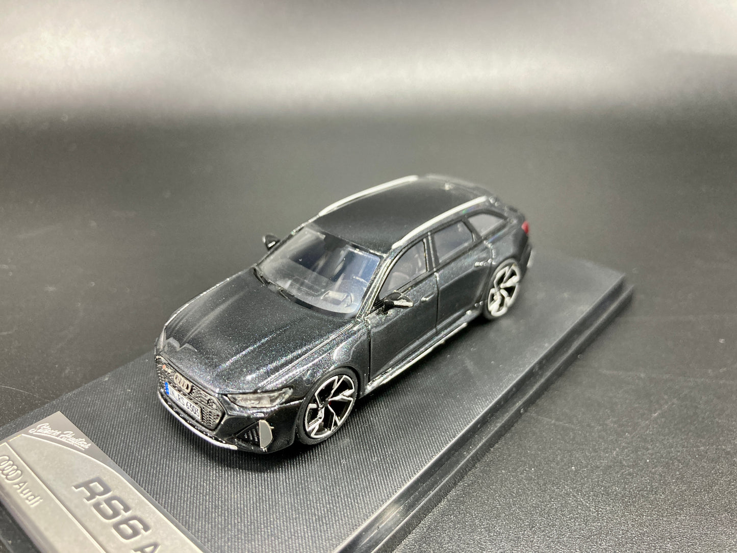 [Premium Resin Model] Stance Hunters 1/64 Audi RS6 Avant with Removable Roof Box -Black