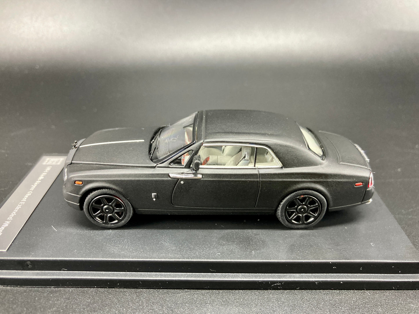 [Discount due to Wrong Packaging] Rolls-Royce Phantom Matt Black 1/64 Scale Diecast Model Car