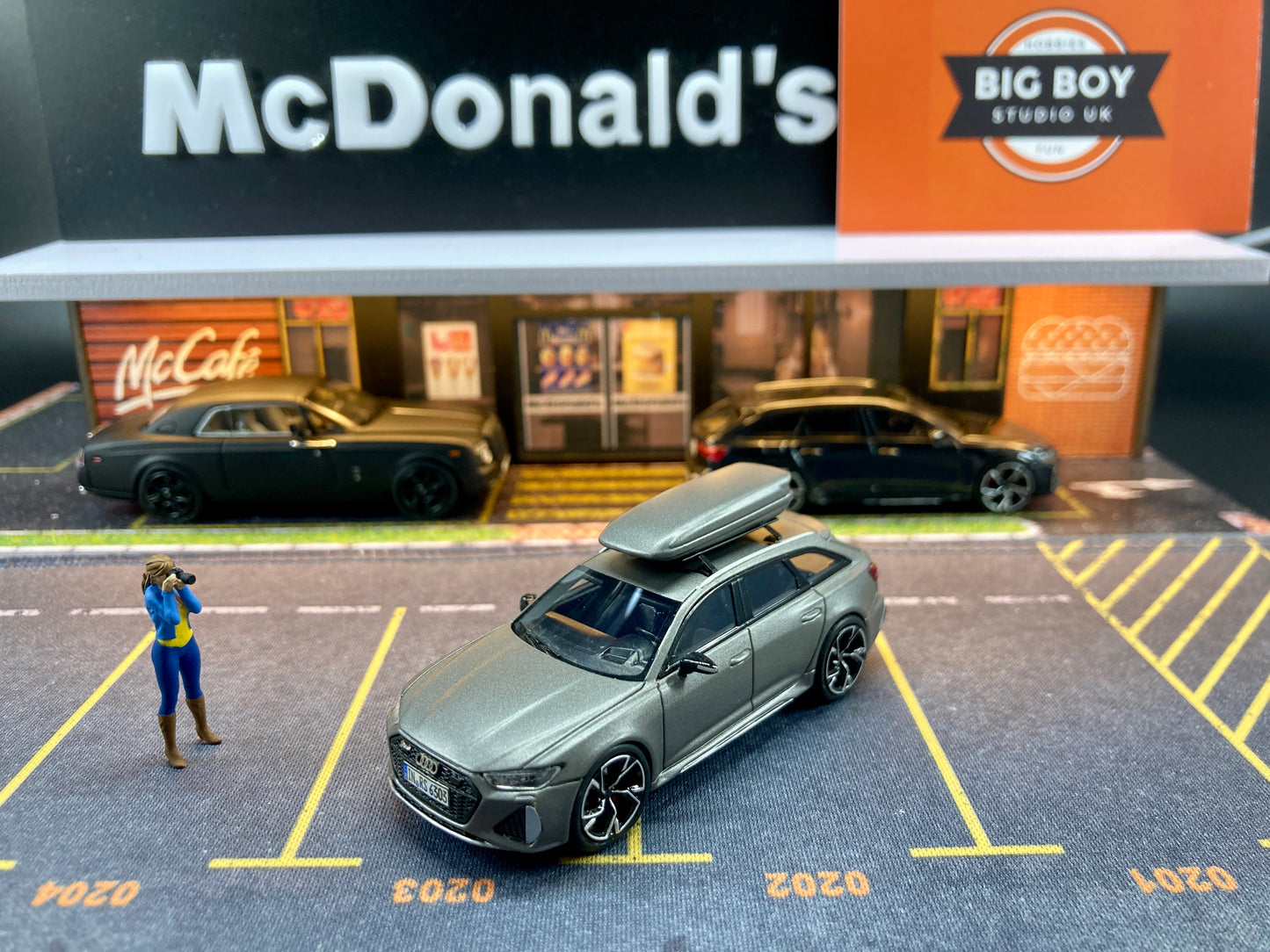 [Premium Resin Model] Stance Hunters 1/64 Audi RS6 Avant with Removable Roof Box - Matt Grey
