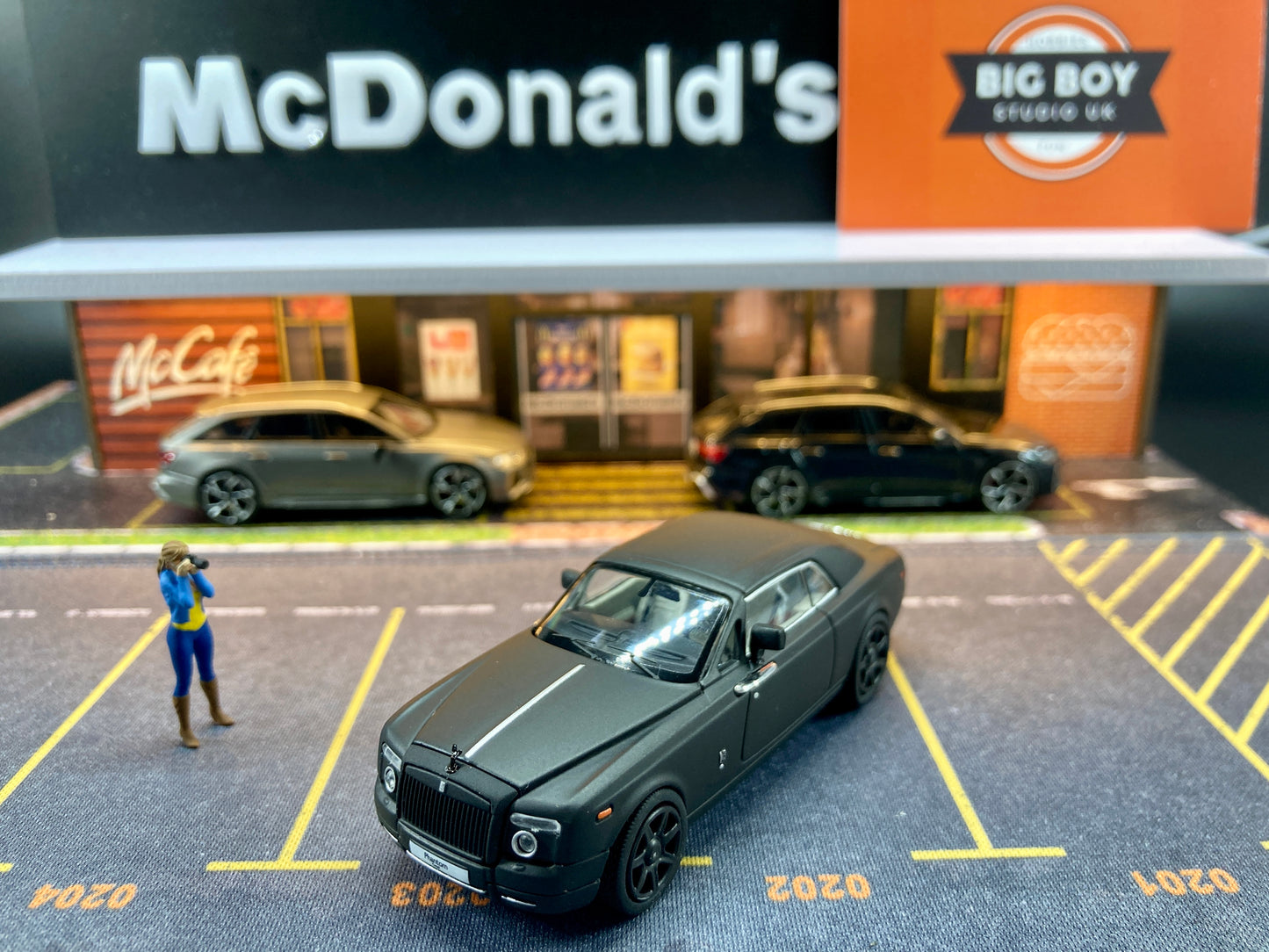 [Discount due to Wrong Packaging] Rolls-Royce Phantom Matt Black 1/64 Scale Diecast Model Car