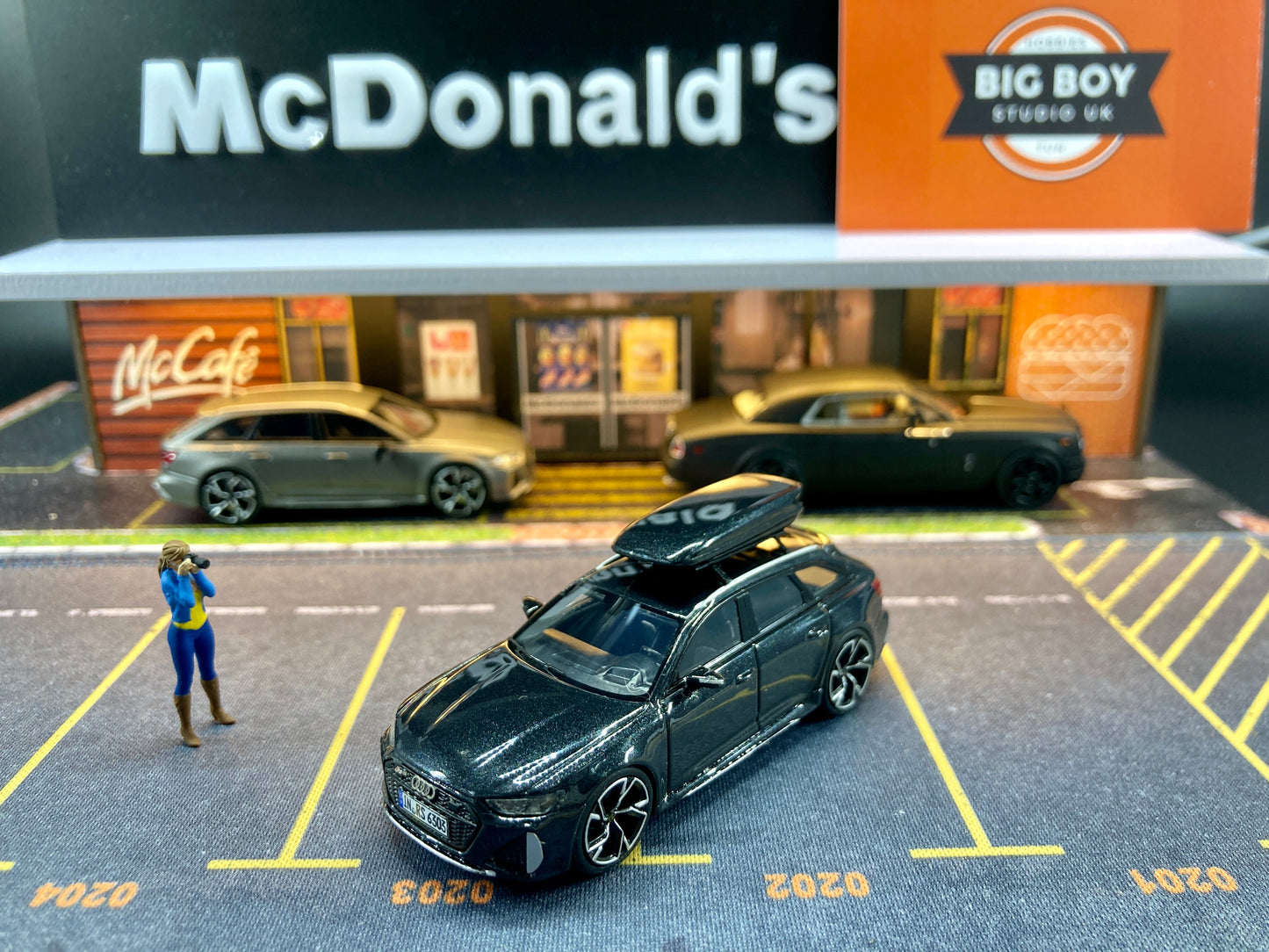 [Premium Resin Model] Stance Hunters 1/64 Audi RS6 Avant with Removable Roof Box -Black
