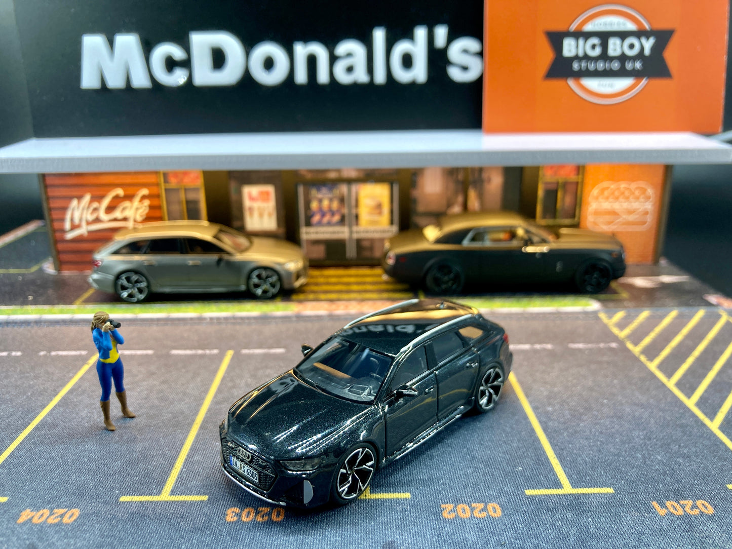 [Premium Resin Model] Stance Hunters 1/64 Audi RS6 Avant with Removable Roof Box -Black
