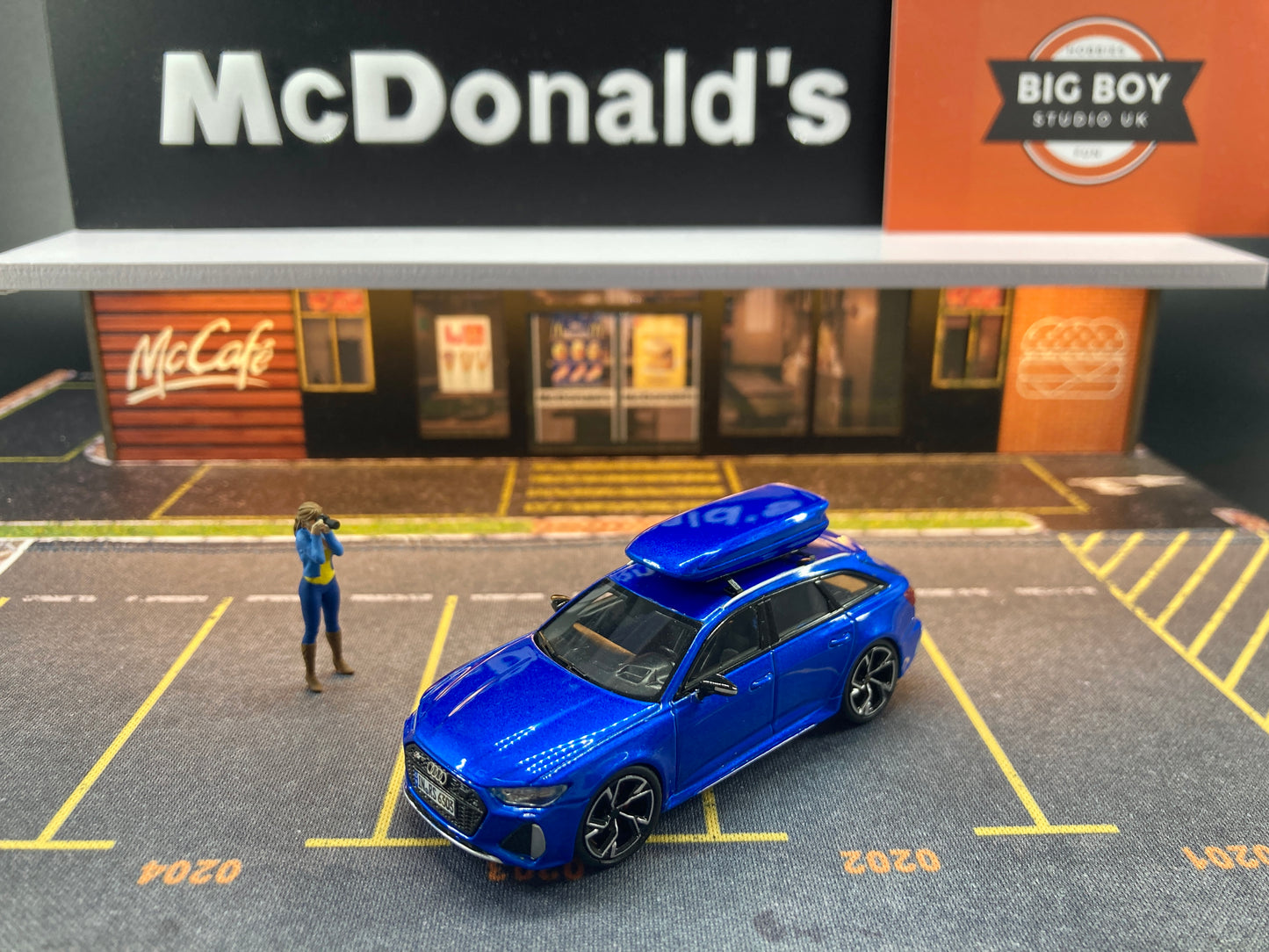 [Premium Resin Model] Stance Hunters 1/64 Audi RS6 Avant with Removable Roof Box - Blue