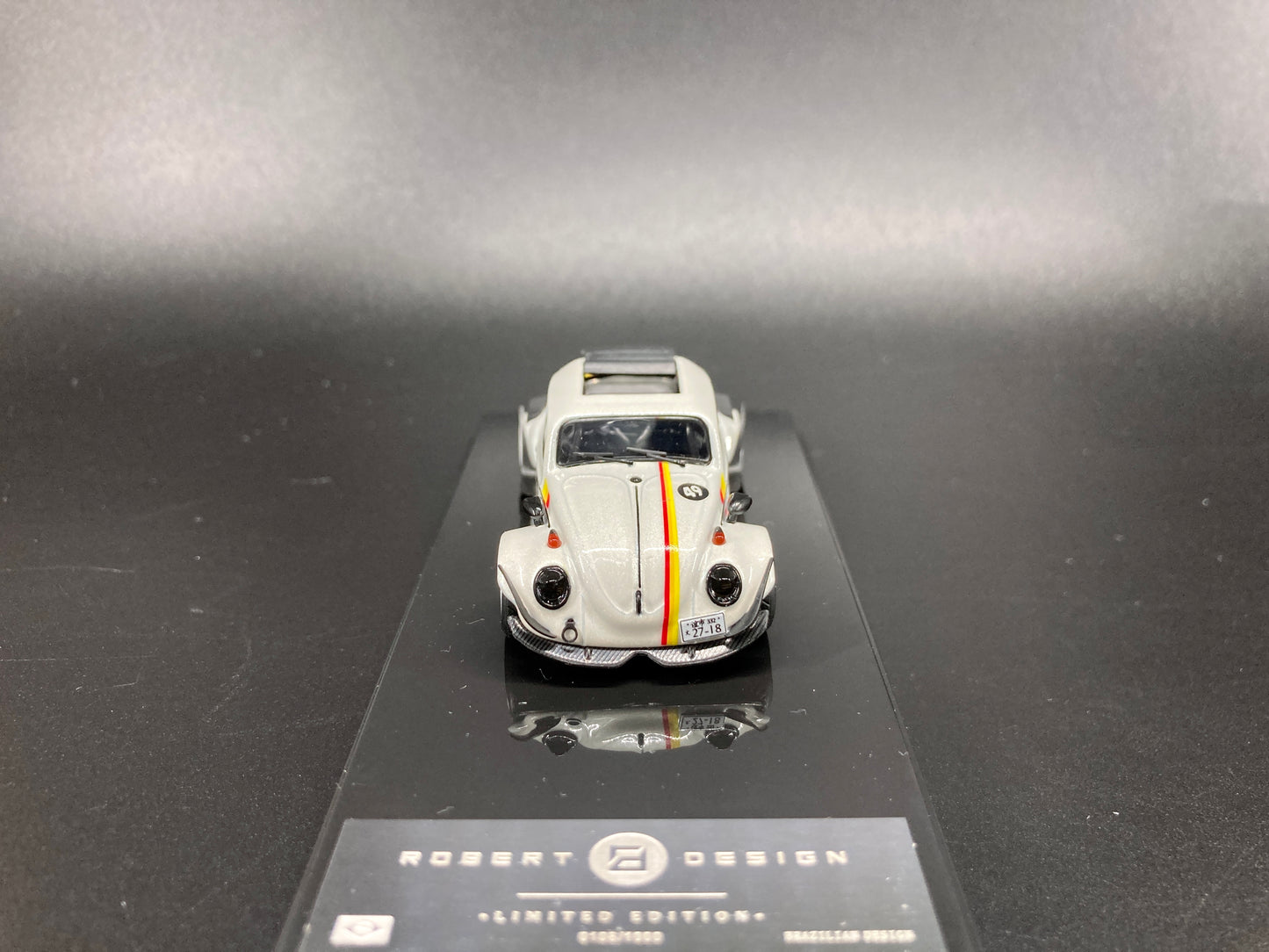 Inspire Model 1/64 Volkswagen Beetle RWB Robert Design Label Series- White (LB640008E)