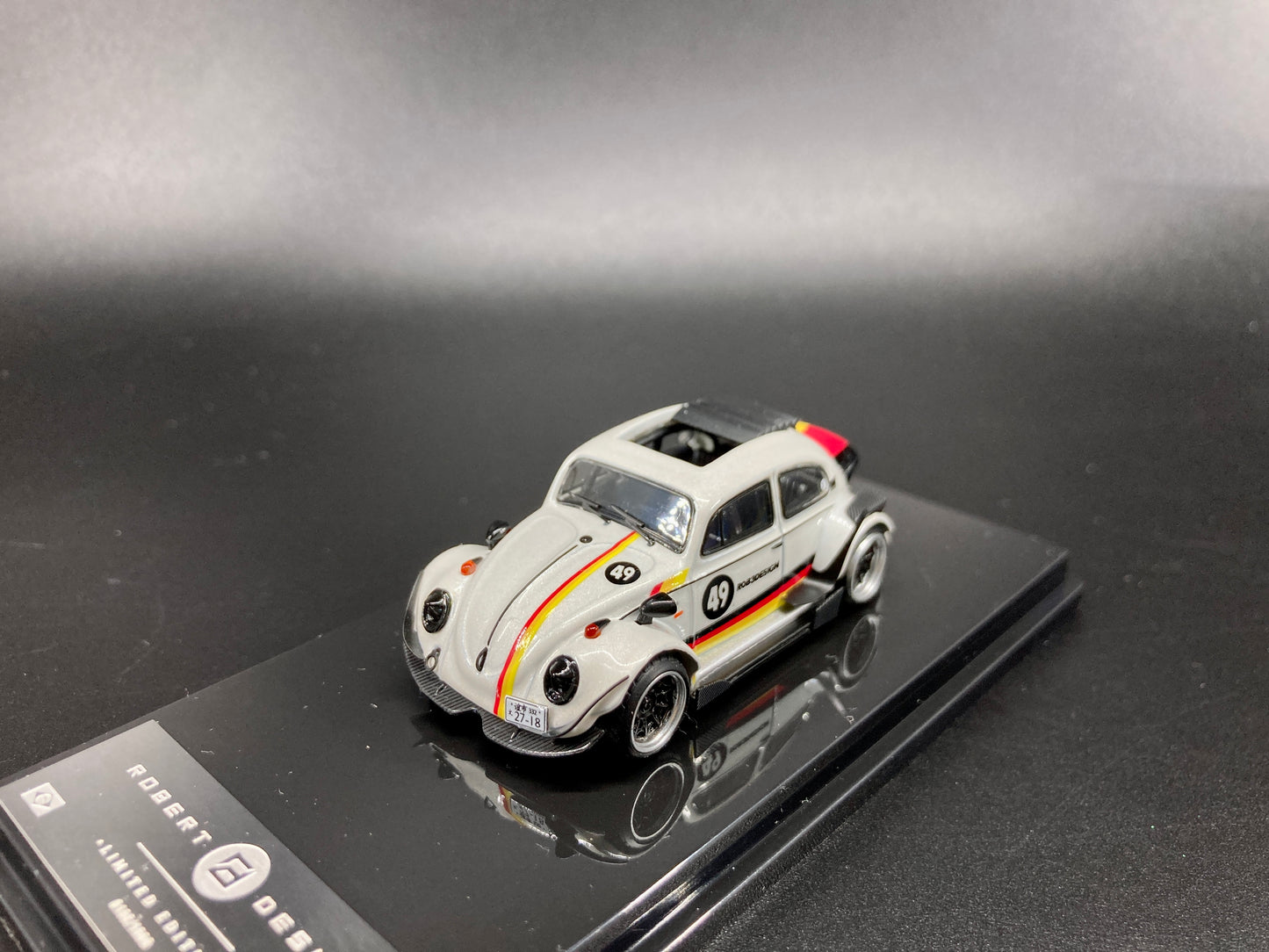 Inspire Model 1/64 Volkswagen Beetle RWB Robert Design Label Series- White (LB640008E)