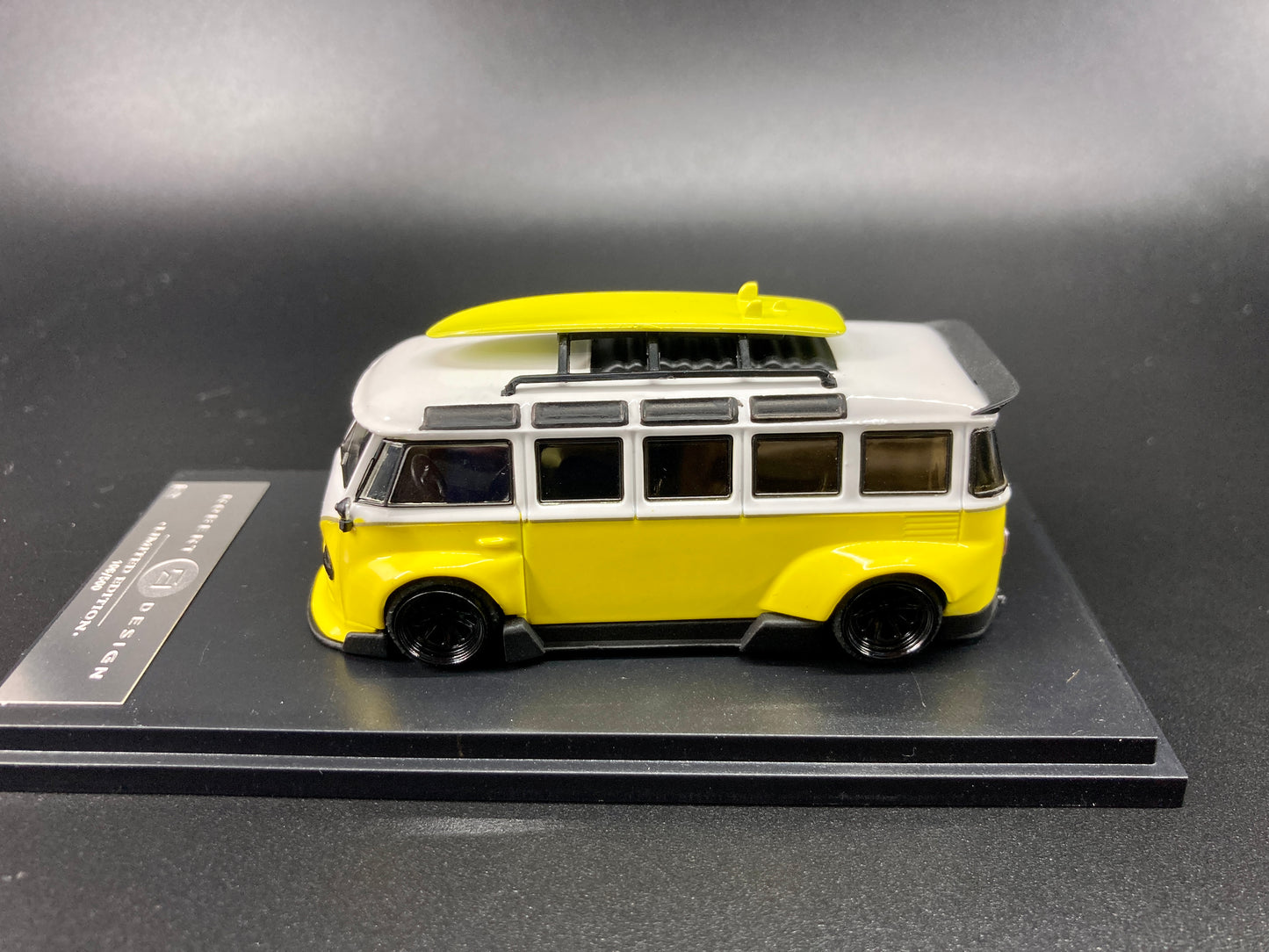Inspire Model 1/64 Volkswagen Kombi Camper Van Robert Design-Model B(VW-840008B)