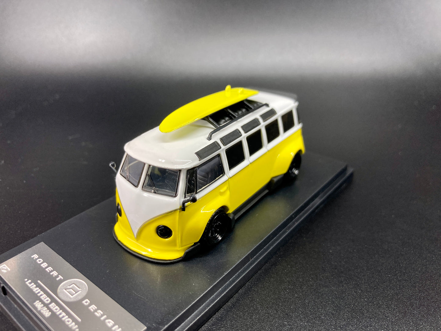 Inspire Model 1/64 Volkswagen Kombi Camper Van Robert Design-Model B(VW-840008B)