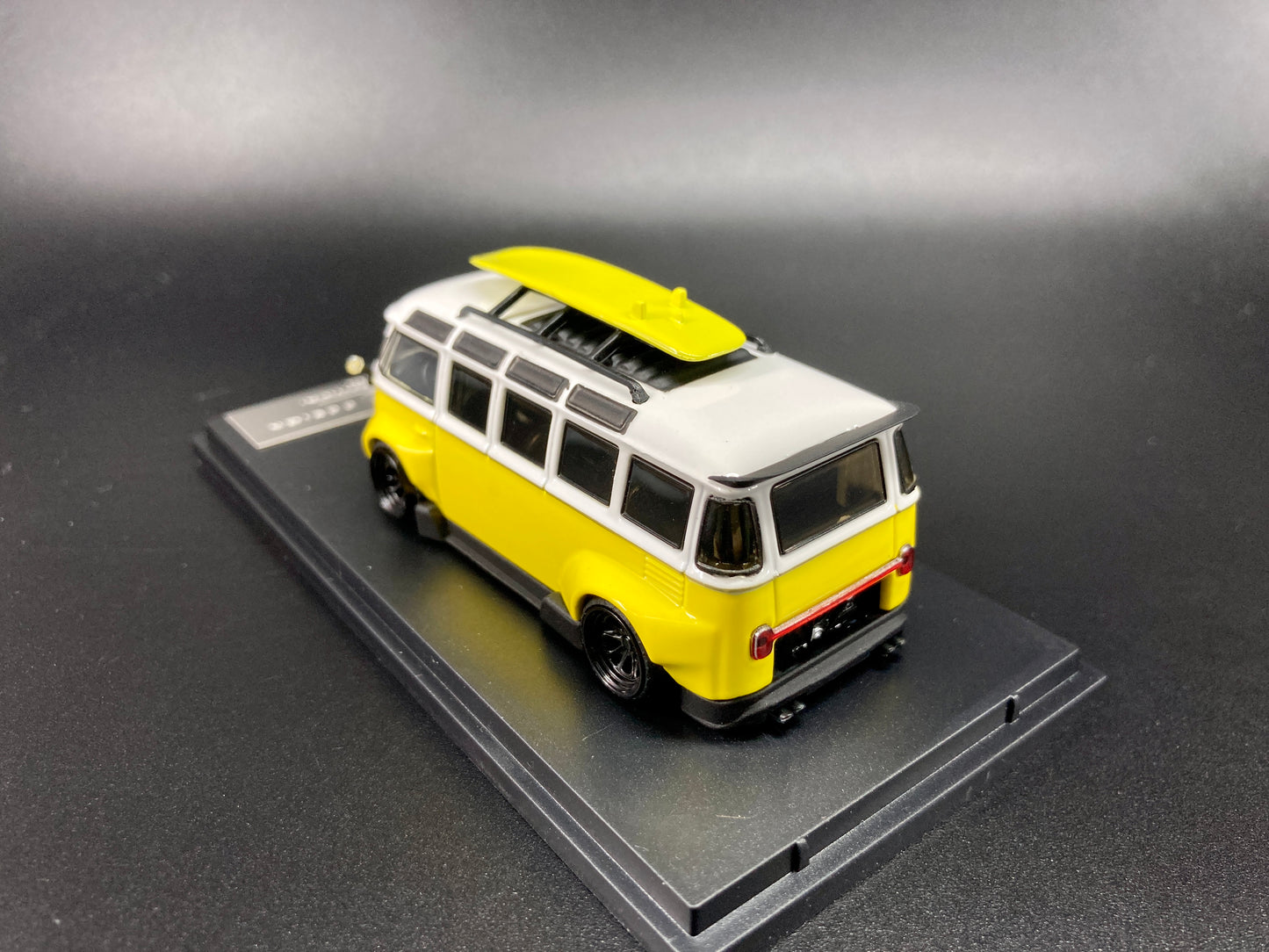 Inspire Model 1/64 Volkswagen Kombi Camper Van Robert Design-Model B(VW-840008B)