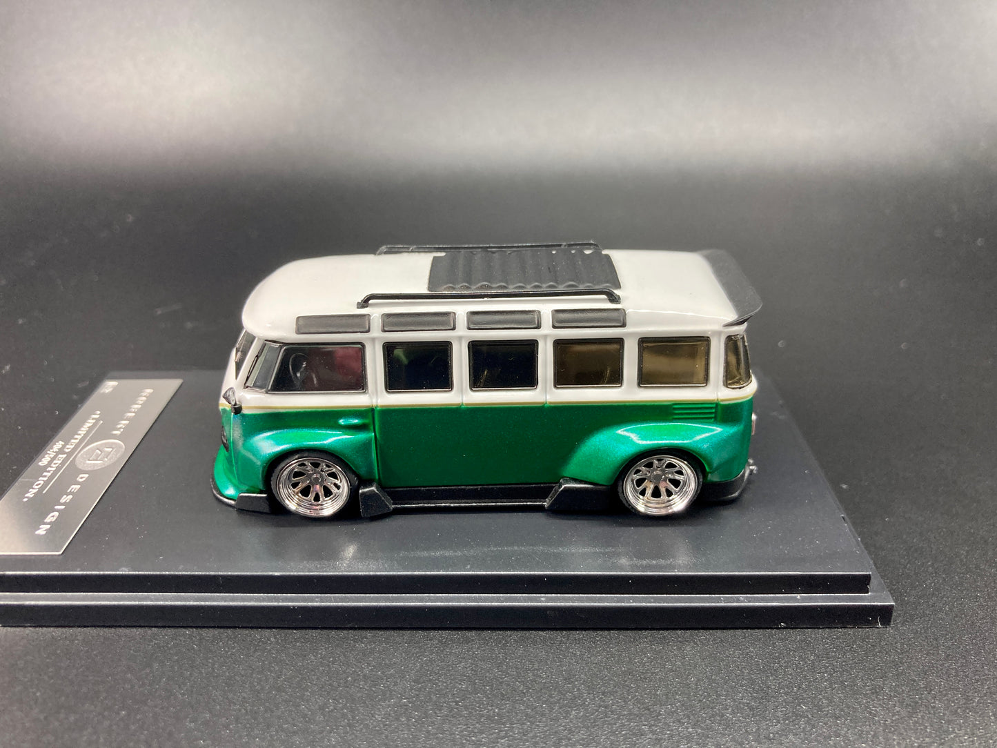 Inspire Model 1/64 Volkswagen Kombi Camper Van Robert Design-Model D(VW-840008D)