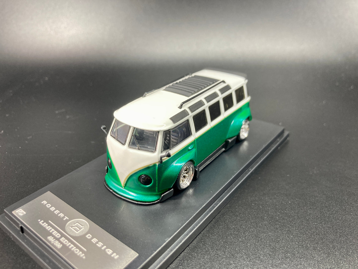 Inspire Model 1/64 Volkswagen Kombi Camper Van Robert Design-Model D(VW-840008D)