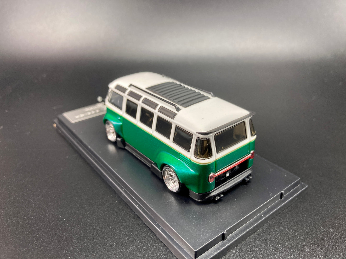 Inspire Model 1/64 Volkswagen Kombi Camper Van Robert Design-Model D(VW-840008D)