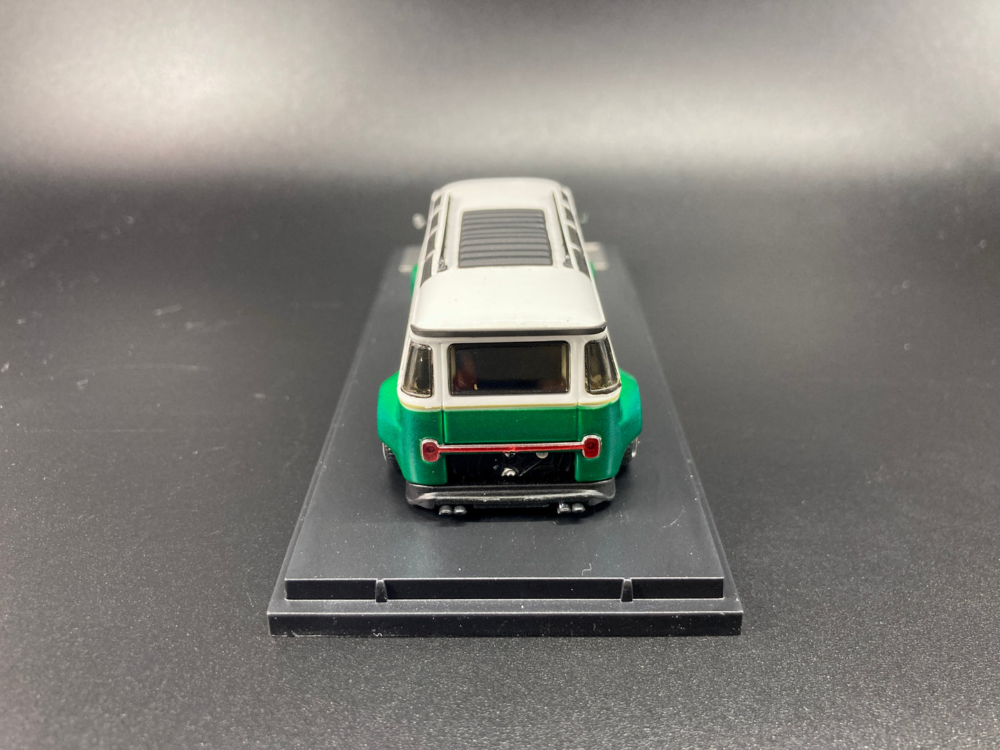 Inspire Model 1/64 Volkswagen Kombi Camper Van Robert Design-Model D(VW-840008D)