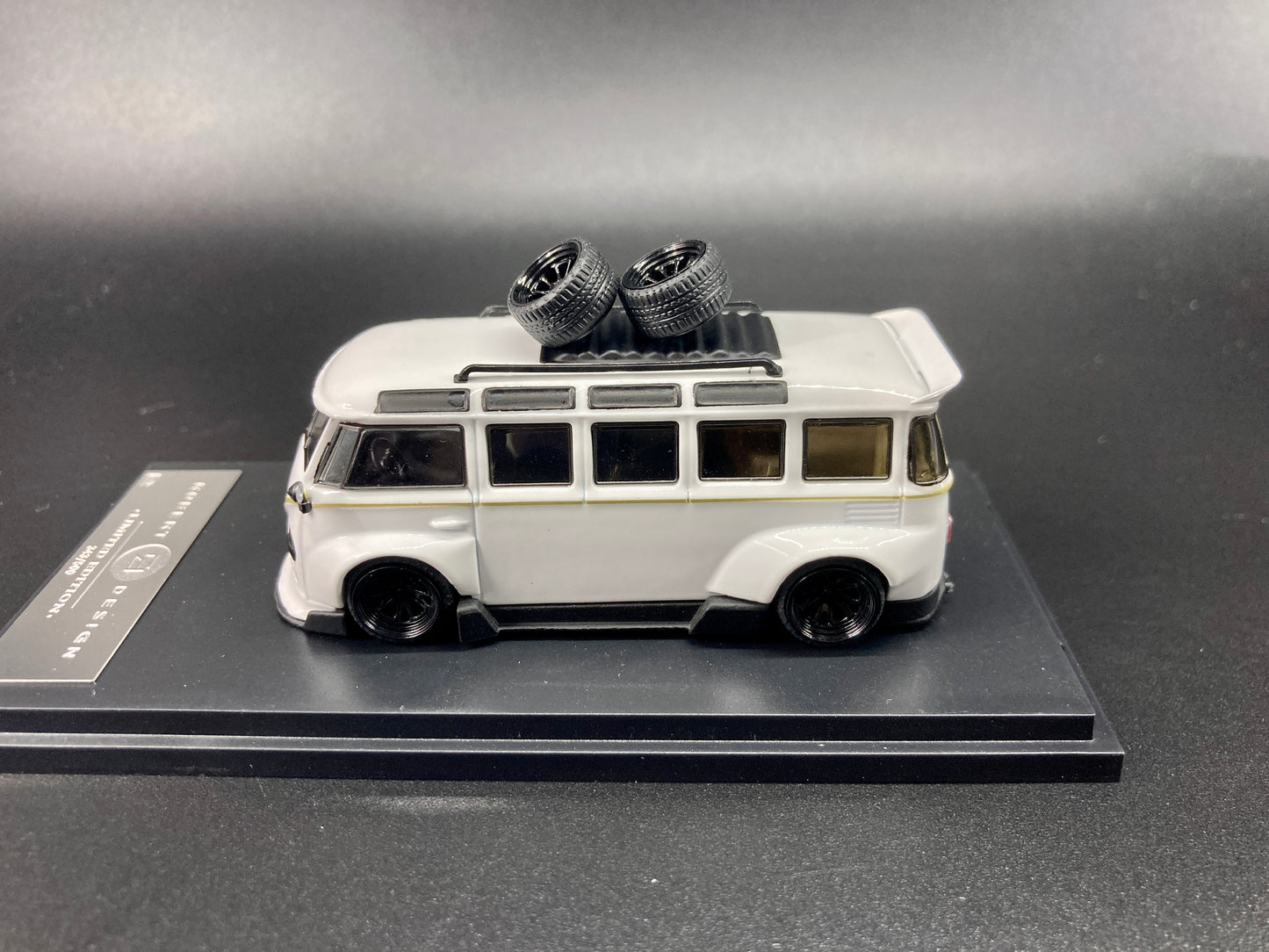 Inspire Model 1/64 Volkswagen Kombi Camper Van Robert Design-Model I(VW-840008I)