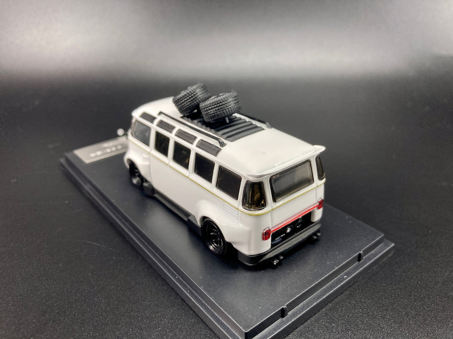 Inspire Model 1/64 Volkswagen Kombi Camper Van Robert Design-Model I(VW-840008I)