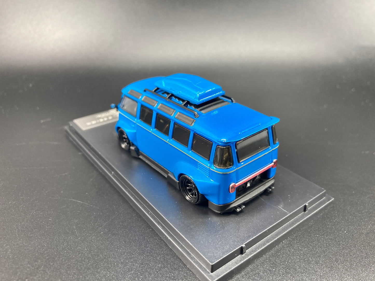 Inspire Model 1/64 Volkswagen Kombi Camper Van Robert Design-Model H(VW-840008H)