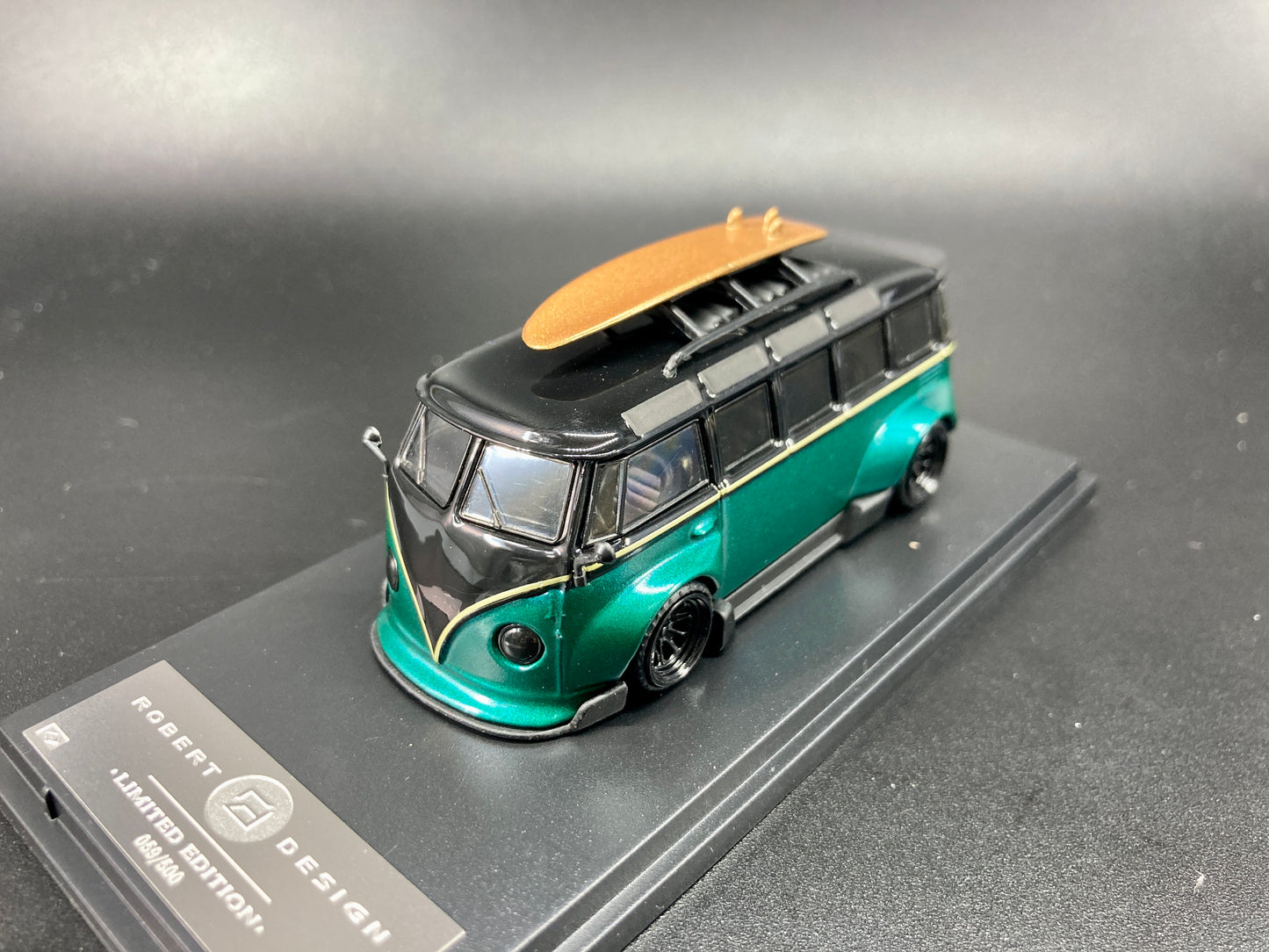 Inspire Model 1/64 Volkswagen Kombi Camper Van Robert Design-Model J(VW-840008J)