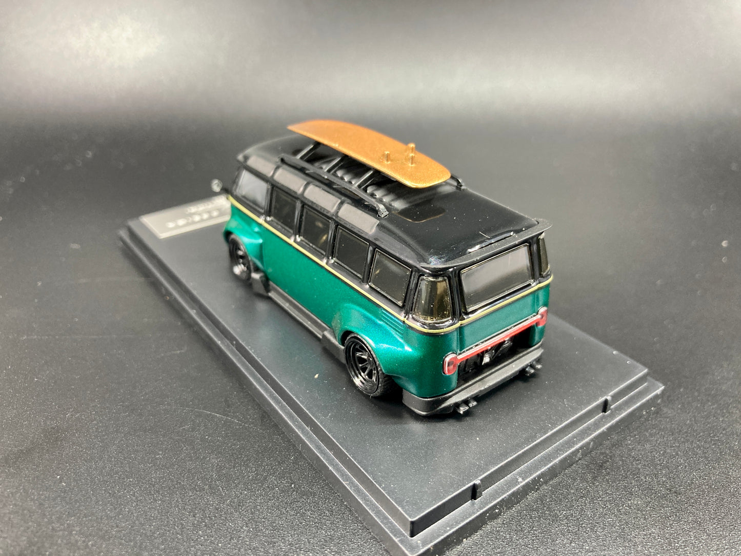 Inspire Model 1/64 Volkswagen Kombi Camper Van Robert Design-Model J(VW-840008J)