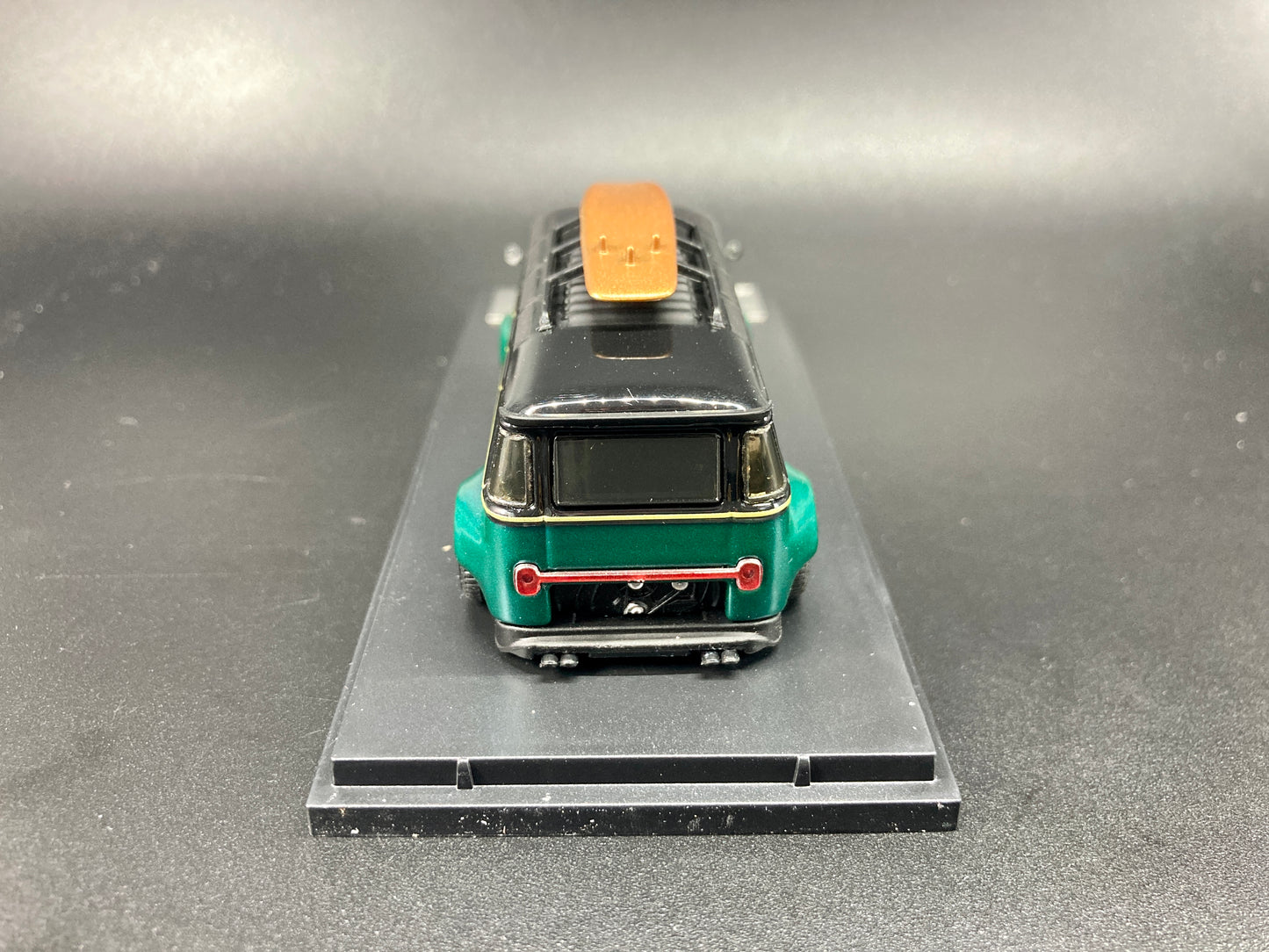 Inspire Model 1/64 Volkswagen Kombi Camper Van Robert Design-Model J(VW-840008J)