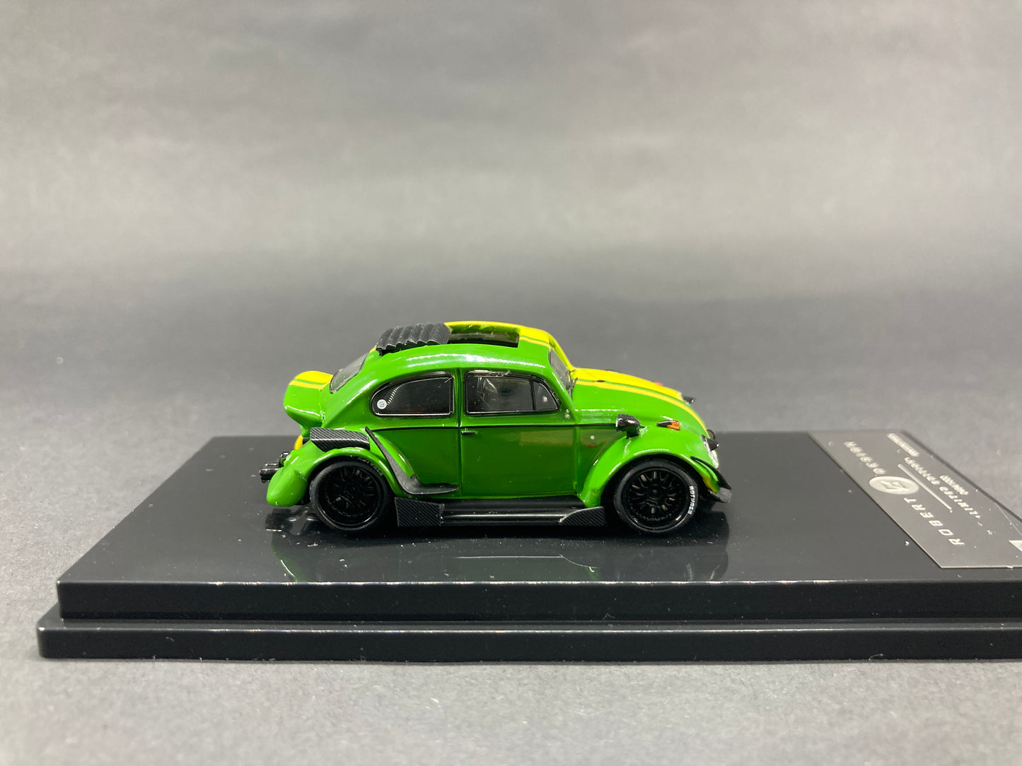 Inspire Model 1/64 Volkswagen Beetle RWB Robert Design Stripe Series -Yellow & Green with Open Rear Engine Bonnet (ST7_40008J)