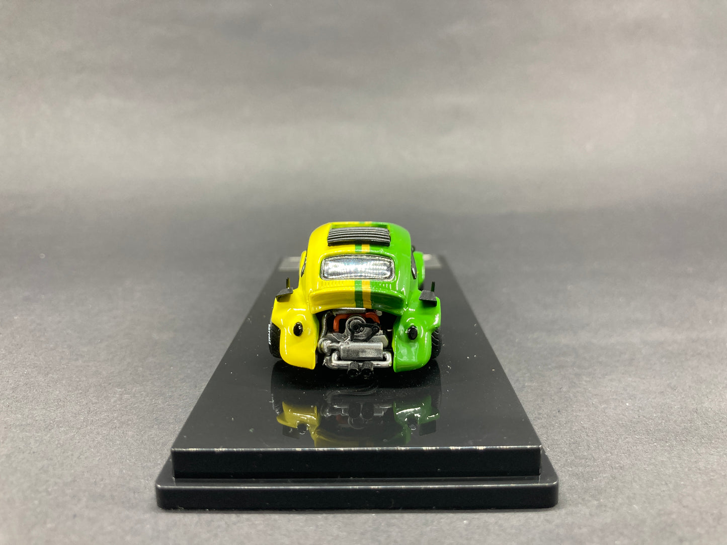 Inspire Model 1/64 Volkswagen Beetle RWB Robert Design Stripe Series -Yellow & Green with Open Rear Engine Bonnet (ST7_40008J)