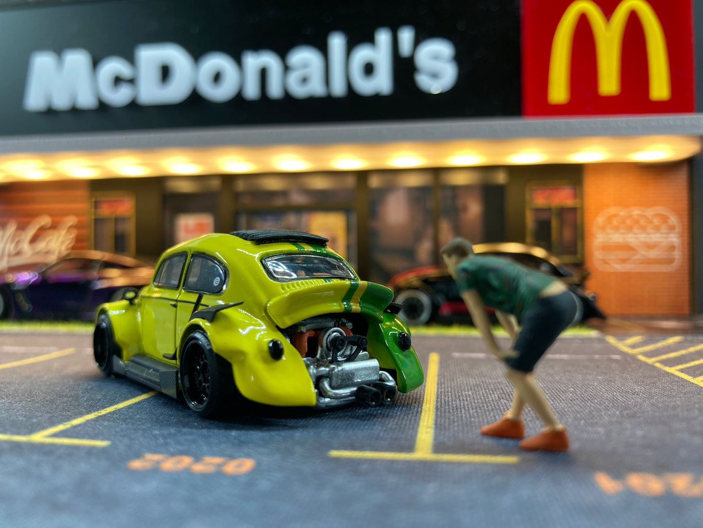 Inspire Model 1/64 Volkswagen Beetle RWB Robert Design Stripe Series -Yellow & Green with Open Rear Engine Bonnet (ST7_40008J)