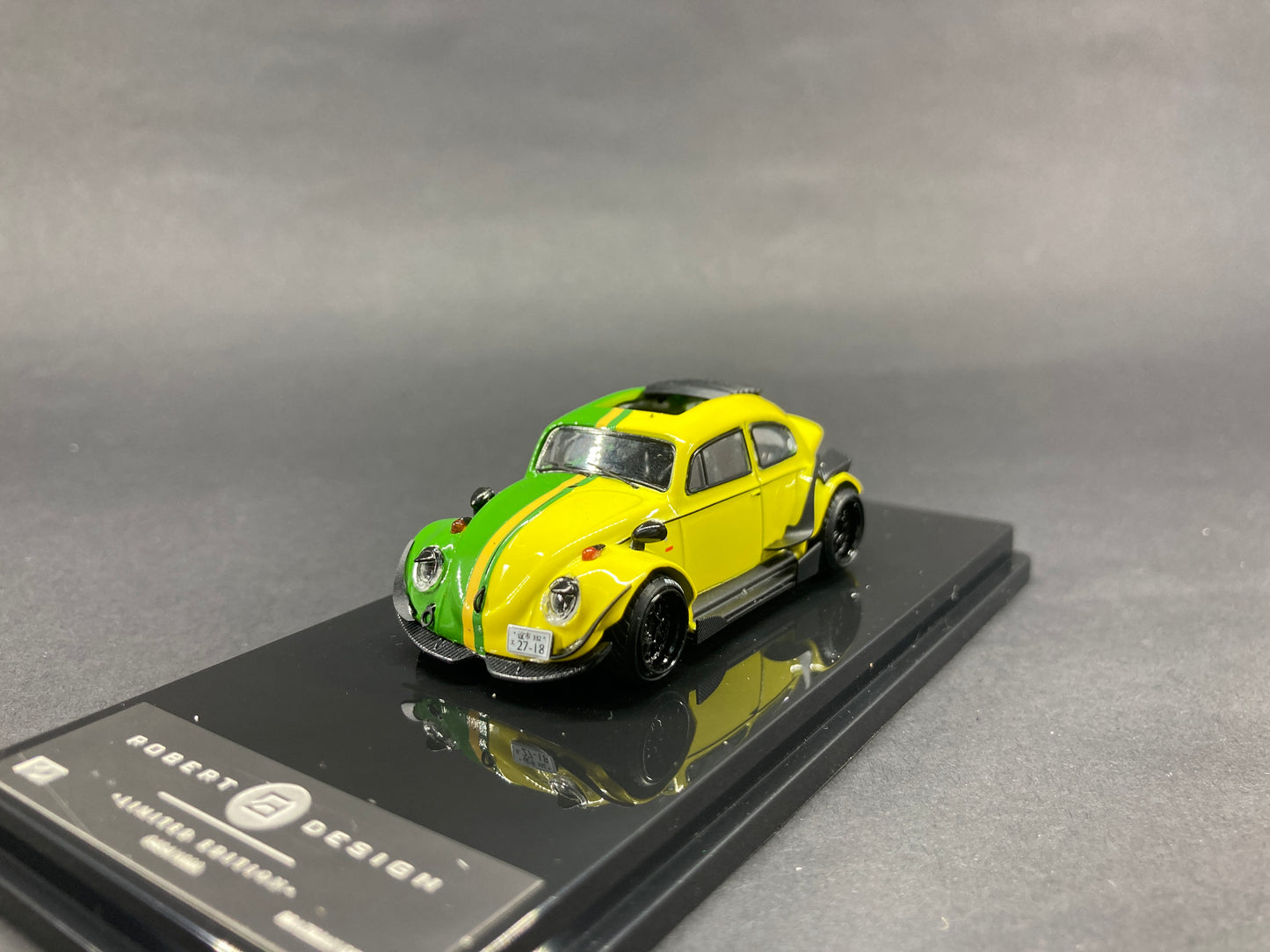 Inspire Model 1/64 Volkswagen Beetle RWB Robert Design Stripe Series -Yellow & Green with Open Rear Engine Bonnet (ST7_40008J)