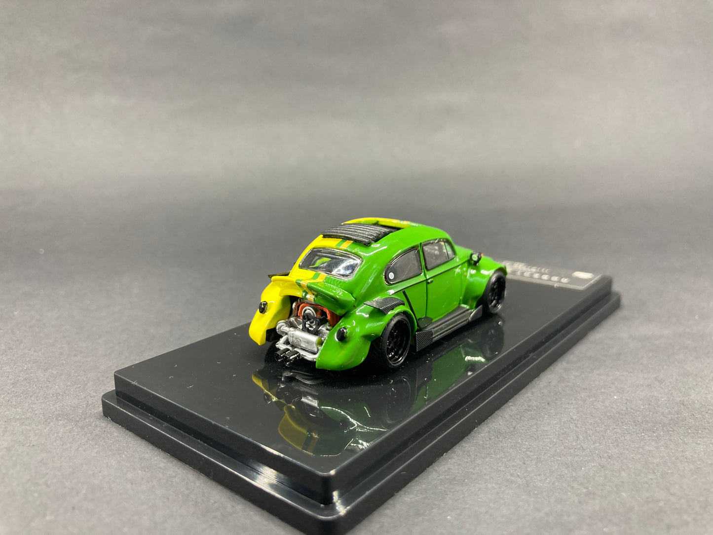 Inspire Model 1/64 Volkswagen Beetle RWB Robert Design Stripe Series -Yellow & Green with Open Rear Engine Bonnet (ST7_40008J)