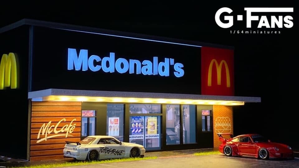 G-Fans 1/64 McDonalds LED light Diorama with Car Park Parking Lot